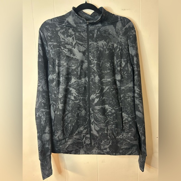 Lolë, size XL, active wear full zip sweater with pockets, black splash pattern - Picture 1 of 8
